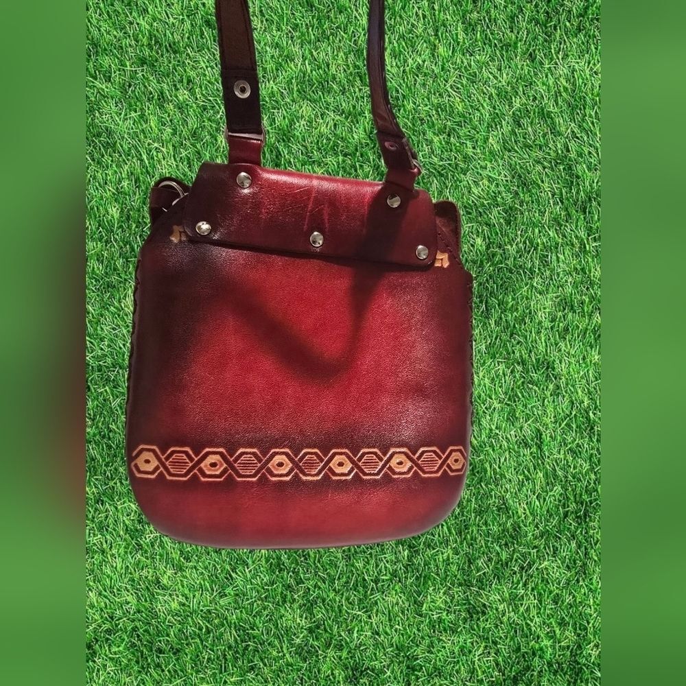 Handmade/Handtooled Leather Cat Crossbody Bag 6"x6" Interior 27-33" Strap New - Picture 3 of 5